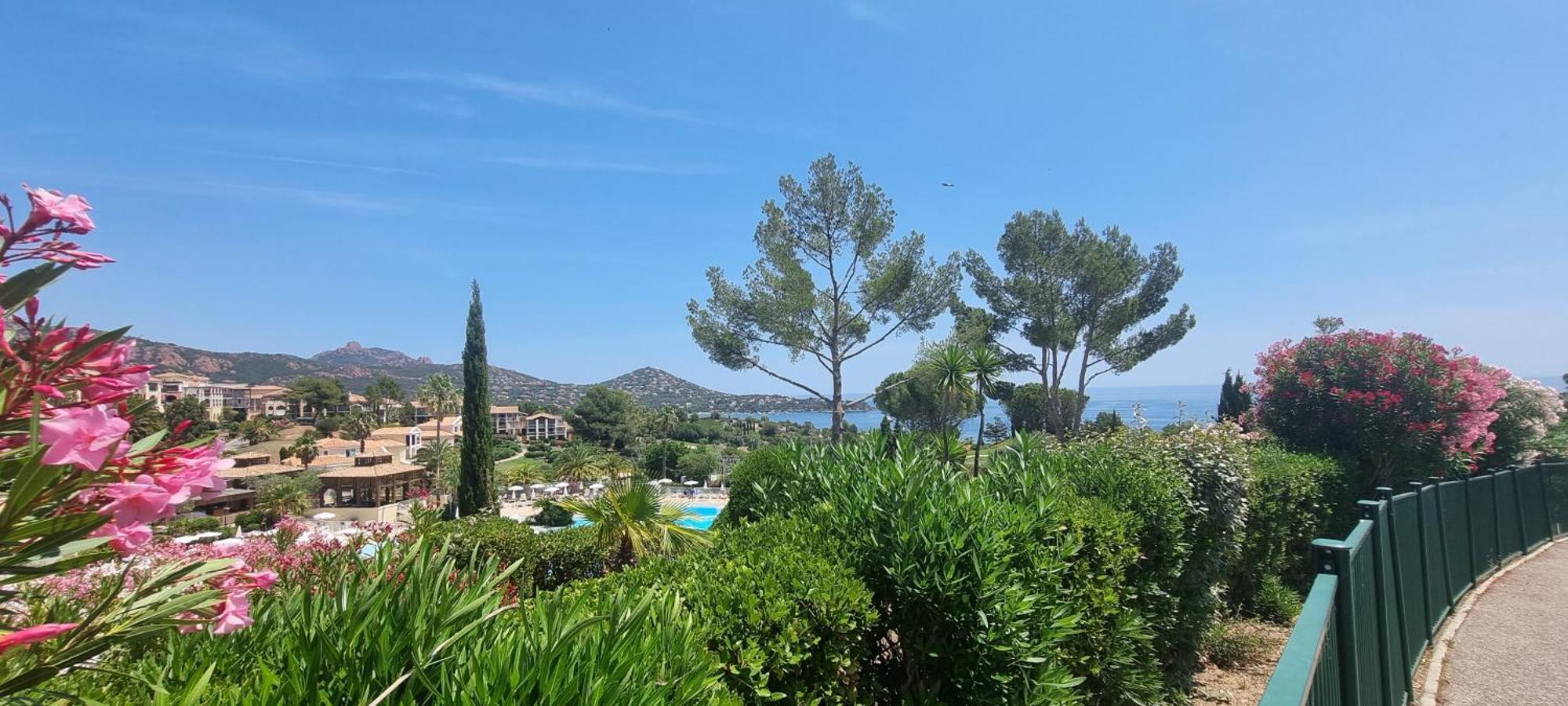Agay Cap Esterel Village Allee Fleurs - F2 Clim Vue Golf Et Mer - Grande Terrasse Plein Sud Saint-Raphaël Buitenkant foto