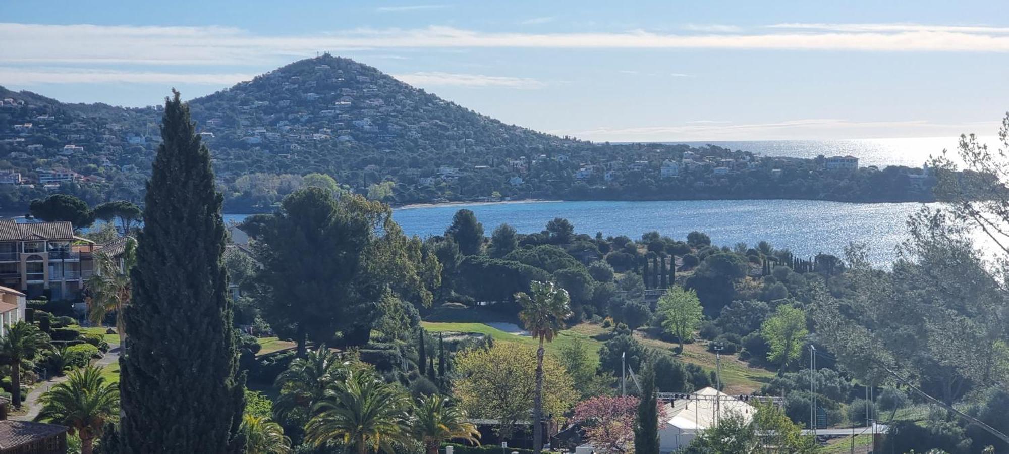 Agay Cap Esterel Village Allee Fleurs - F2 Clim Vue Golf Et Mer - Grande Terrasse Plein Sud Saint-Raphaël Buitenkant foto
